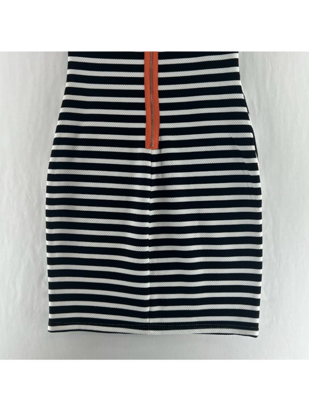Sharagano Sheath Dress Womens 2 Sleeveless Optical Illusion Striped Black White - Picture 9 of 14